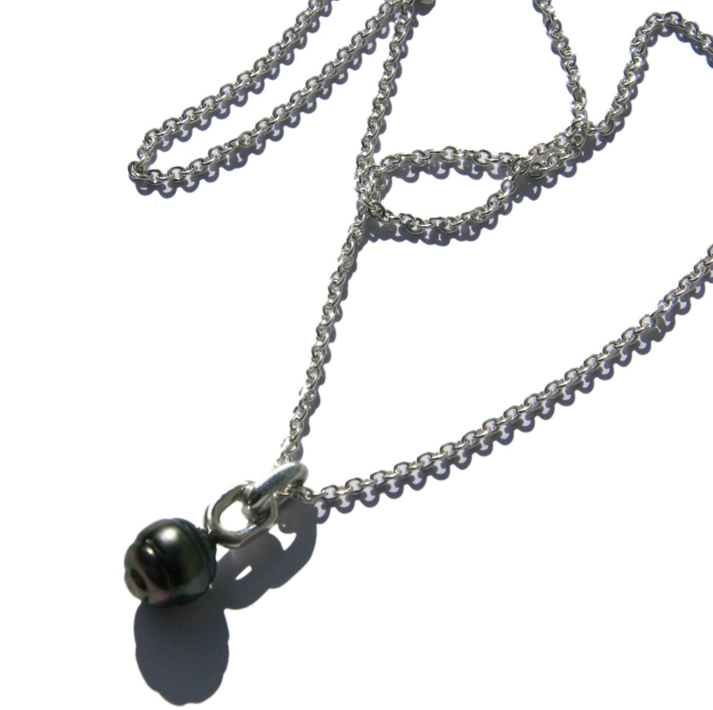 Black pearl pendant