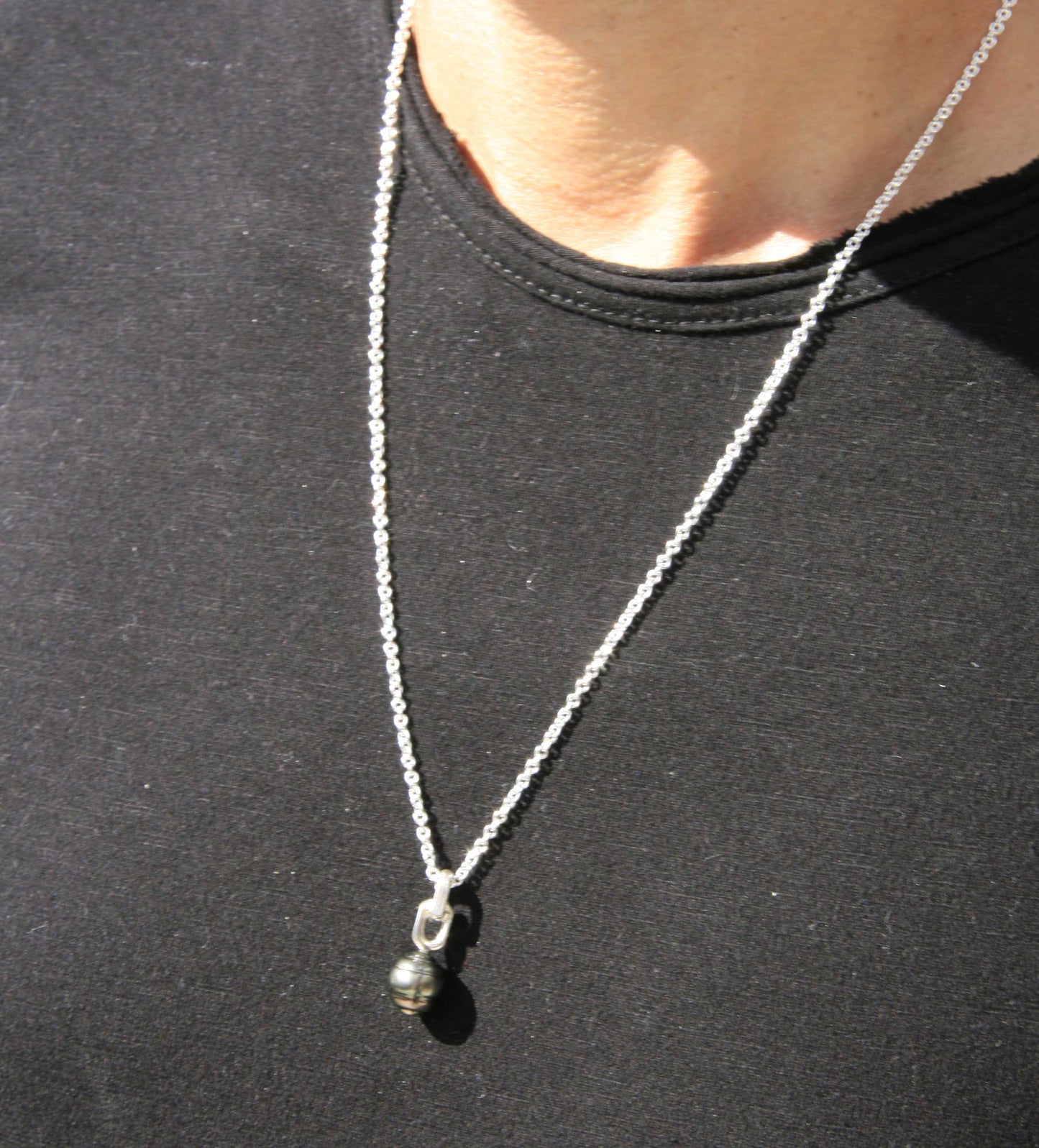 Black pearl pendant